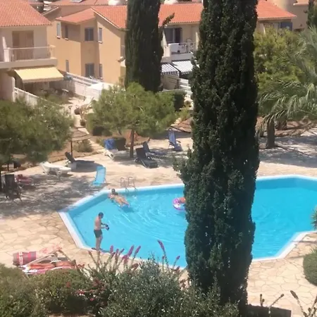 Newly Renovated- Regina Gardens 1, Venus 500 M, Sea&sunsets View, License Ooo7141 Paphos