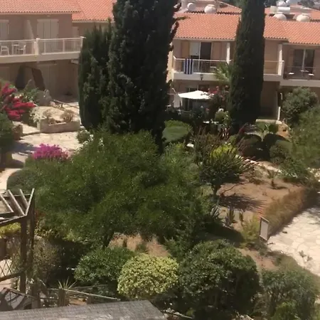 Newly Renovated- Regina Gardens 1, Venus 500 M, Sea&sunsets View, License Ooo7141 Paphos