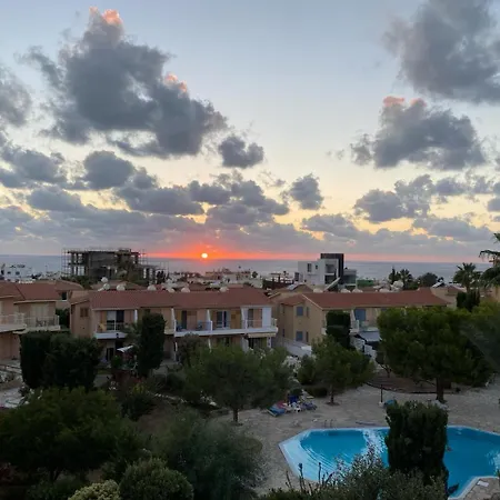 Newly Renovated- Regina Gardens 1, Venus 500 M, Sea&sunsets View, License Ooo7141 Appartement